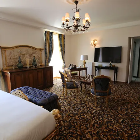 Hotel Saint-martin - La Maison Younan Saint-Maixent-lʼÉcole